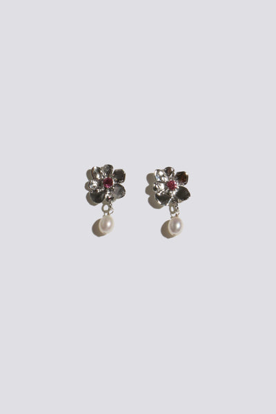 ★MIDNIGHT MOMENT.★ popping pearl earring silver Designer fashion, Seoul-fully created | W Concept
