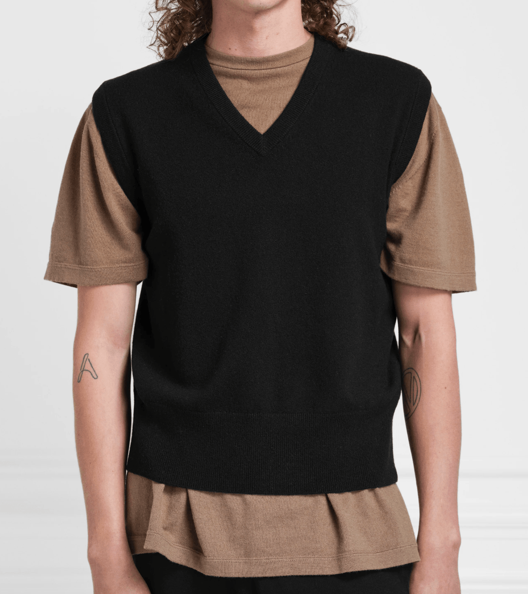 Extreme Cashmere ~ Raven N°243 Spencer Vest | MAIMOUN Extreme Cashmere ~ Raven N°243 Spencer Vest | MAIMOUN