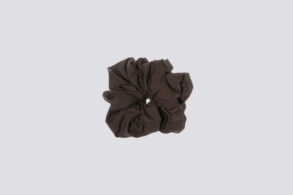 MARYAM NASSIR ZADEH Camellia シュシュ Marine CAMELLIA SCRUNCHIE, ICE BLUE – Maryam Nassir Zadeh