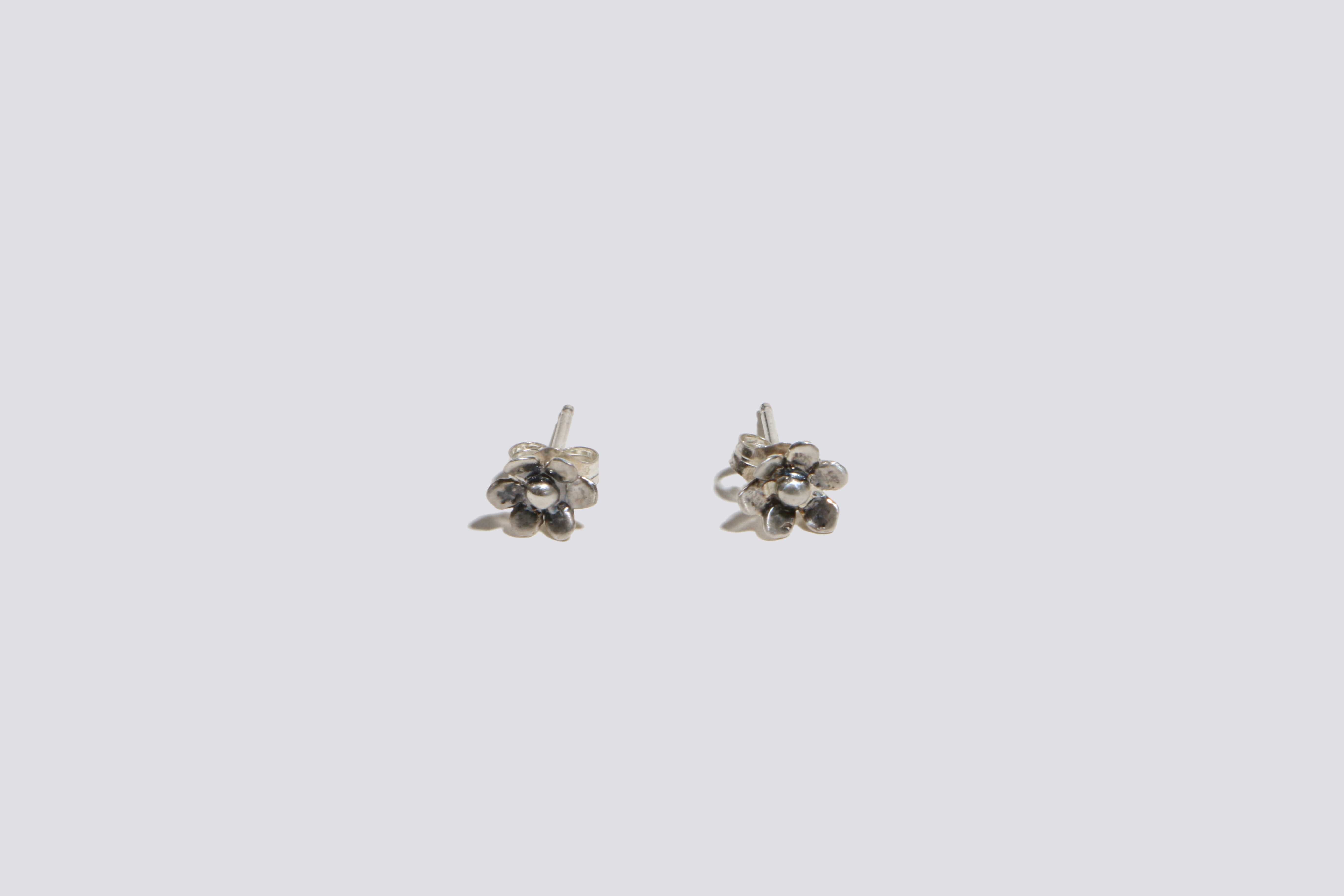 Maimoun Mondo Mondo Mini Daisy Studs